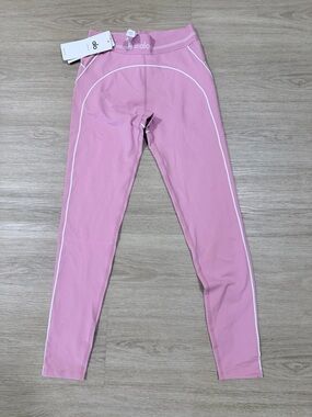 ALO Yoga heart throb leggings